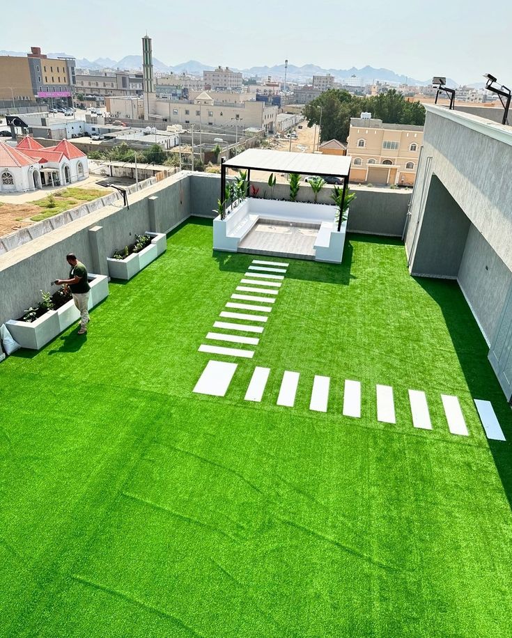 تركيب عشب صناعي